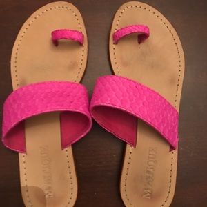 SUPER CUTE PINK SANDALS!!